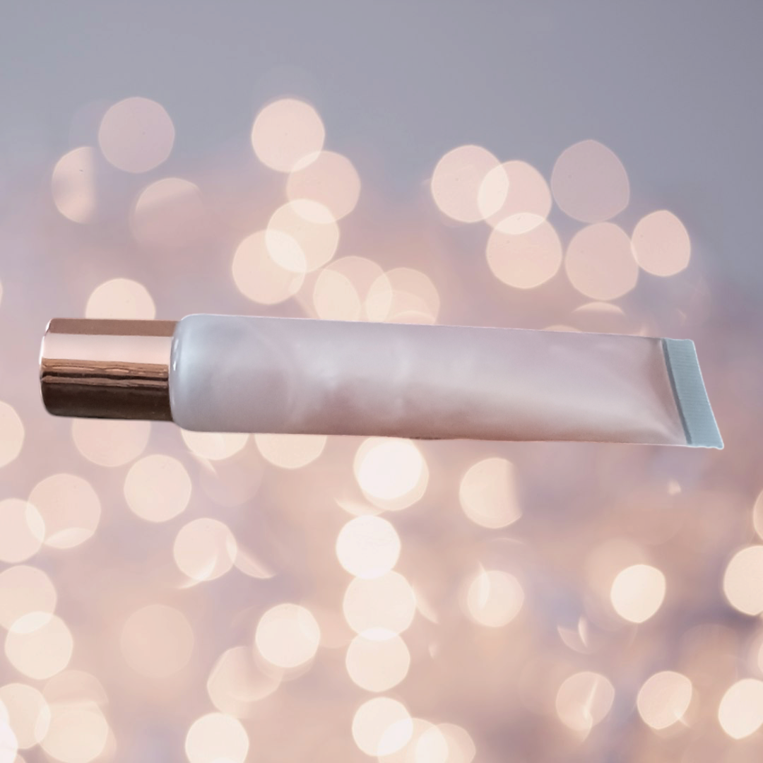 MJ'S CANDLES LLC natural lip gloss for women in a sleek pearlescent tube with rose gold cap